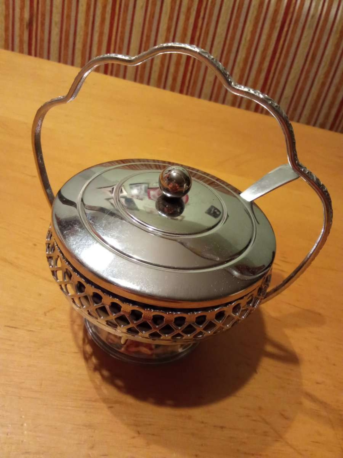 Sehr schöne Zuckerdose abzugeben.