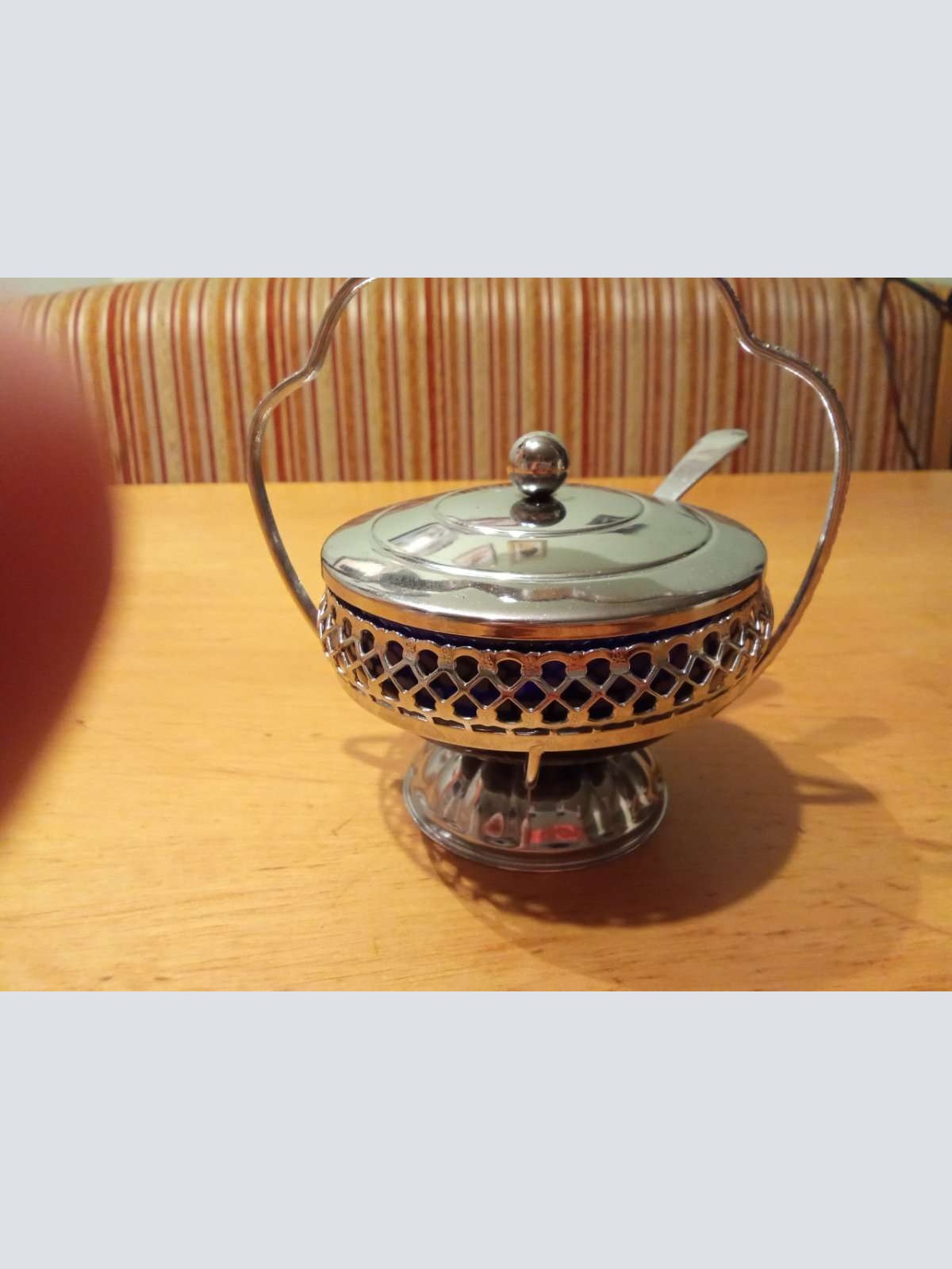 Sehr schöne Zuckerdose abzugeben.