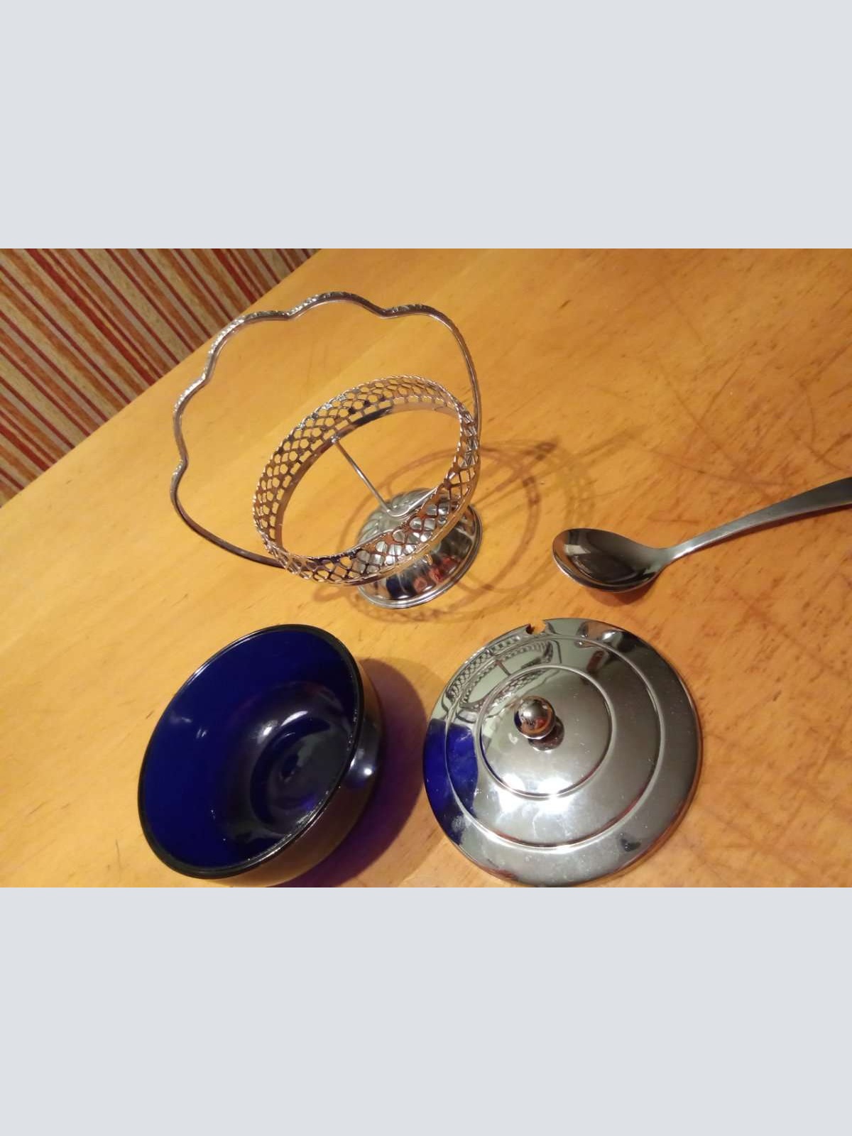 Sehr schöne Zuckerdose abzugeben.