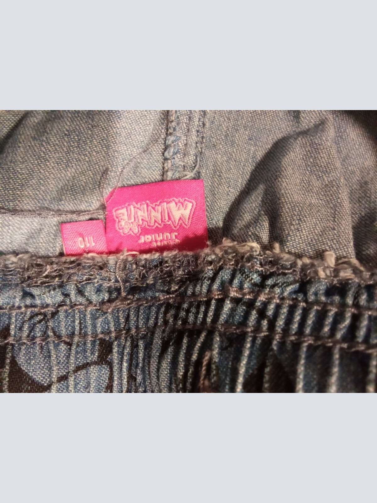 Sehr schöne kurze Minnie Mouse Hose von Disney in gr. 110 abzugeben.