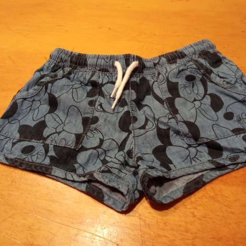 Sehr schöne kurze Minnie Mouse Hose von Disney in gr. 110 abzugeben.