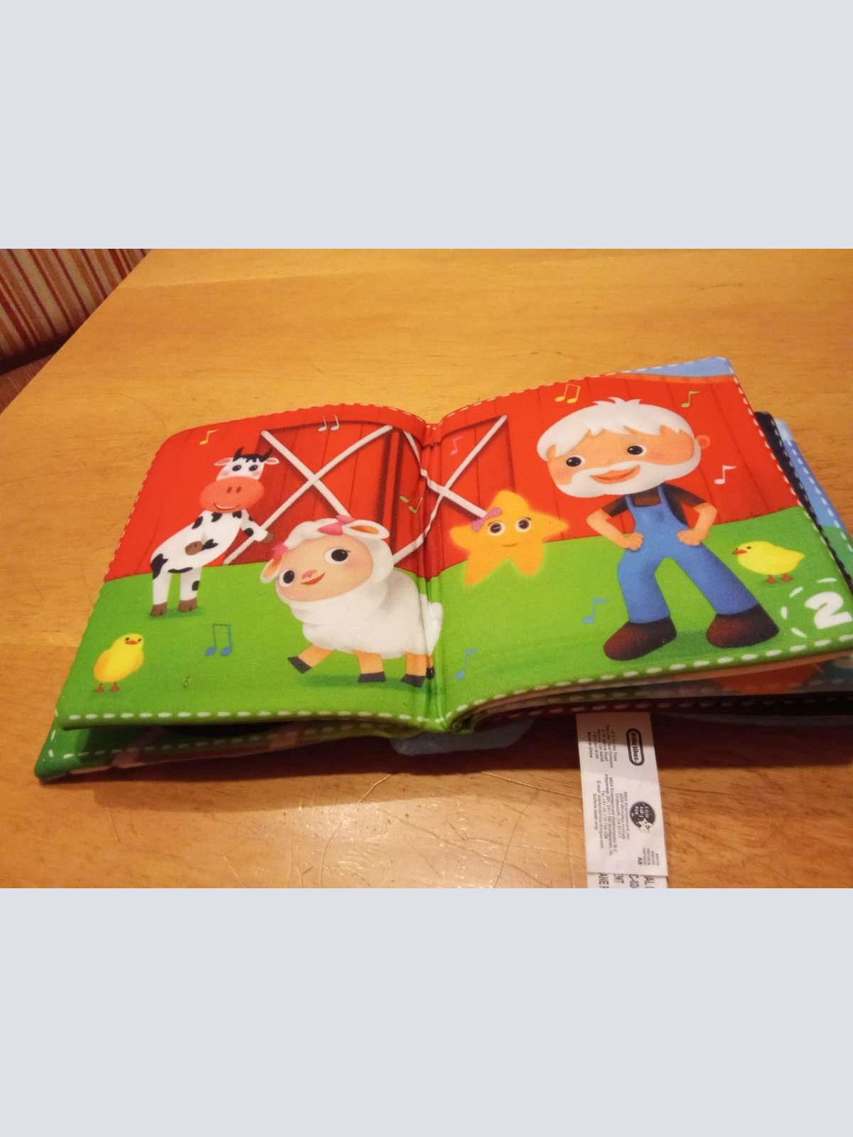 Sehr schönes Baby Stoffbuch mit Geräuschen abzugeben