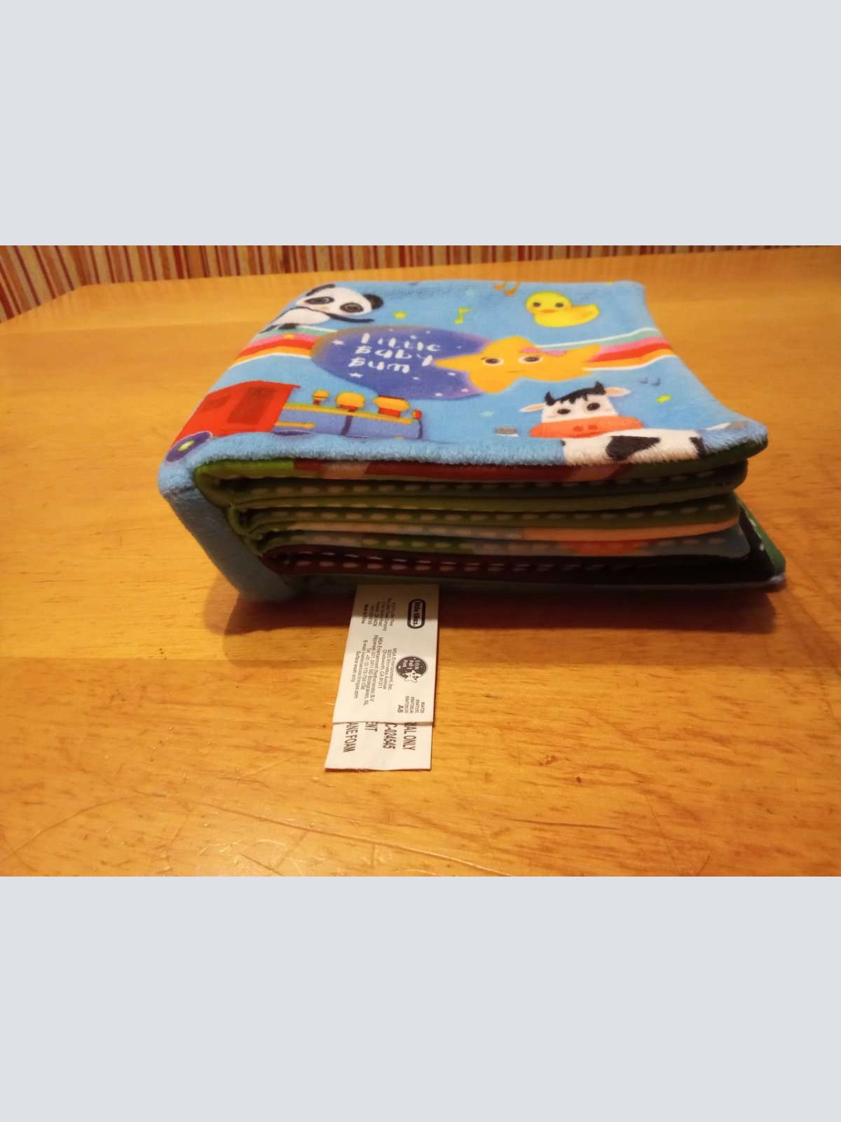 Sehr schönes Baby Stoffbuch mit Geräuschen abzugeben