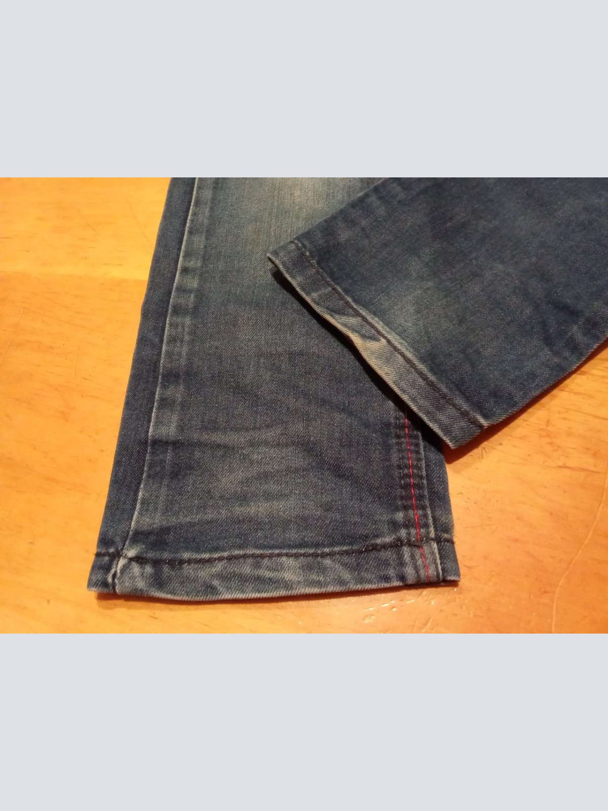 Sehr schöne Jeans Hose von H&M in gr. 116 /122 abzugeben.