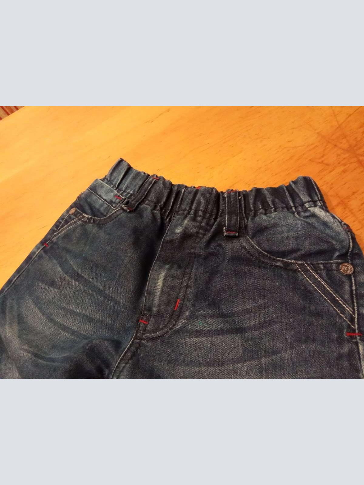 Sehr schöne Jeans Hose von H&M in gr. 116 /122 abzugeben.