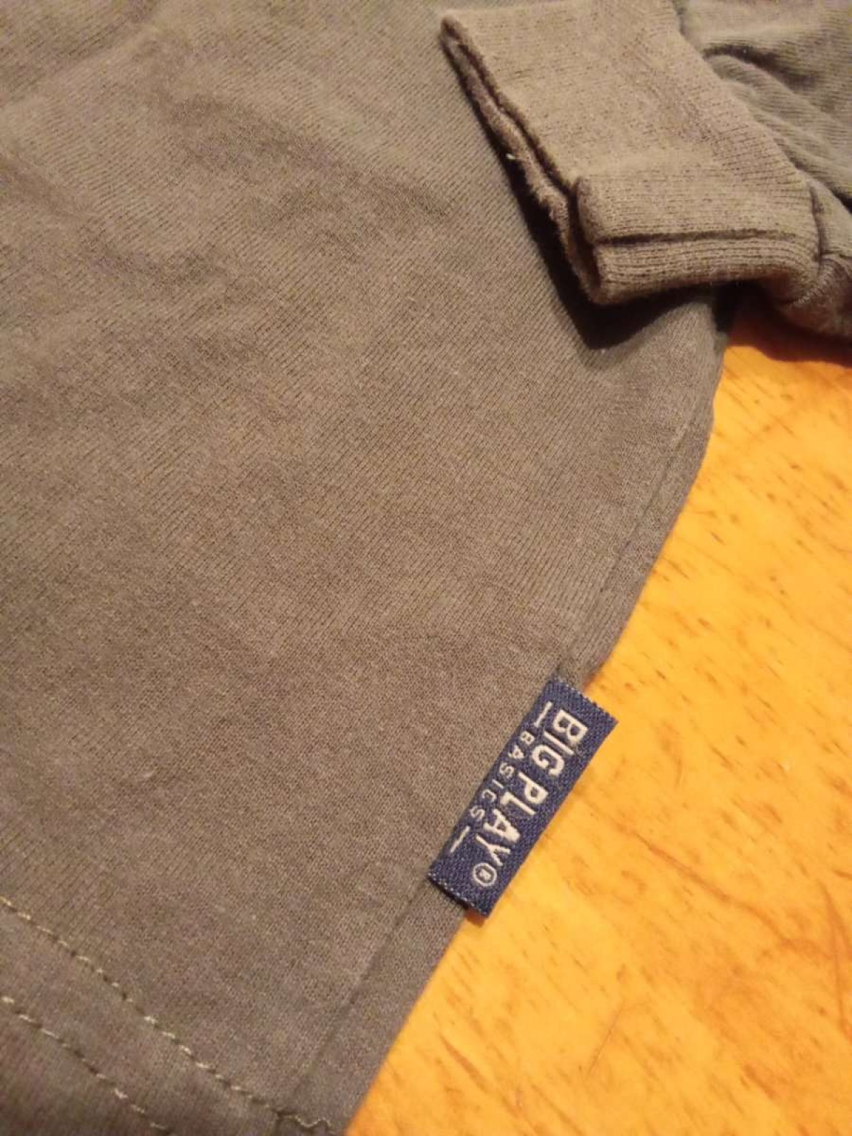 Sehr schönes Langarm Rollkragen Shirt von Big Play in gr. 104 /110 abzugeben.