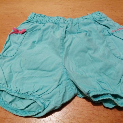 Sehr schöne kurze Hose von Tom Tailor in gr. 86 abzugeben.