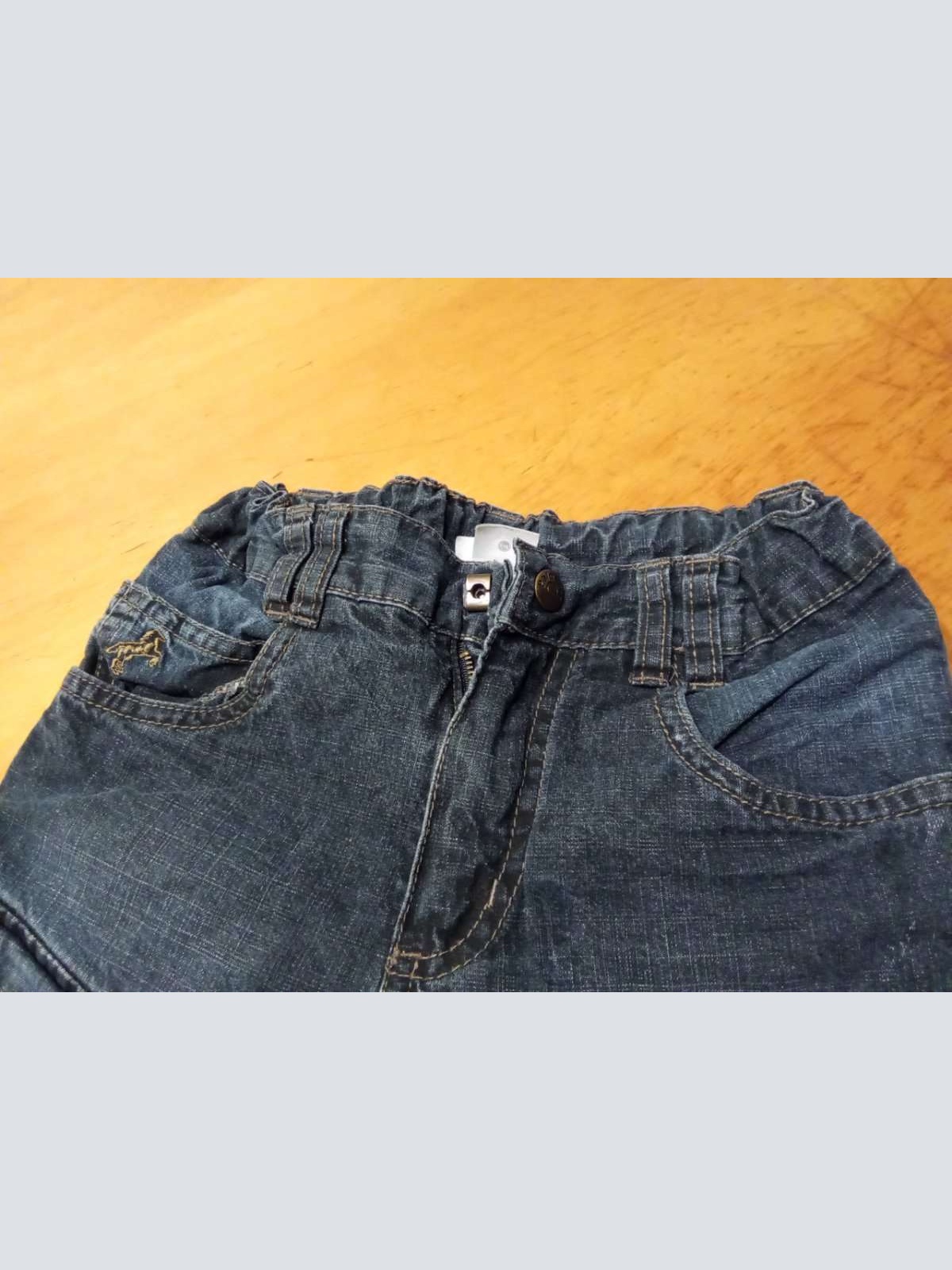 Sehr schöne kurze Jeans Hose von Palomino in gr. 110 abzugeben , an einer Tasche fehlt ein Knopf