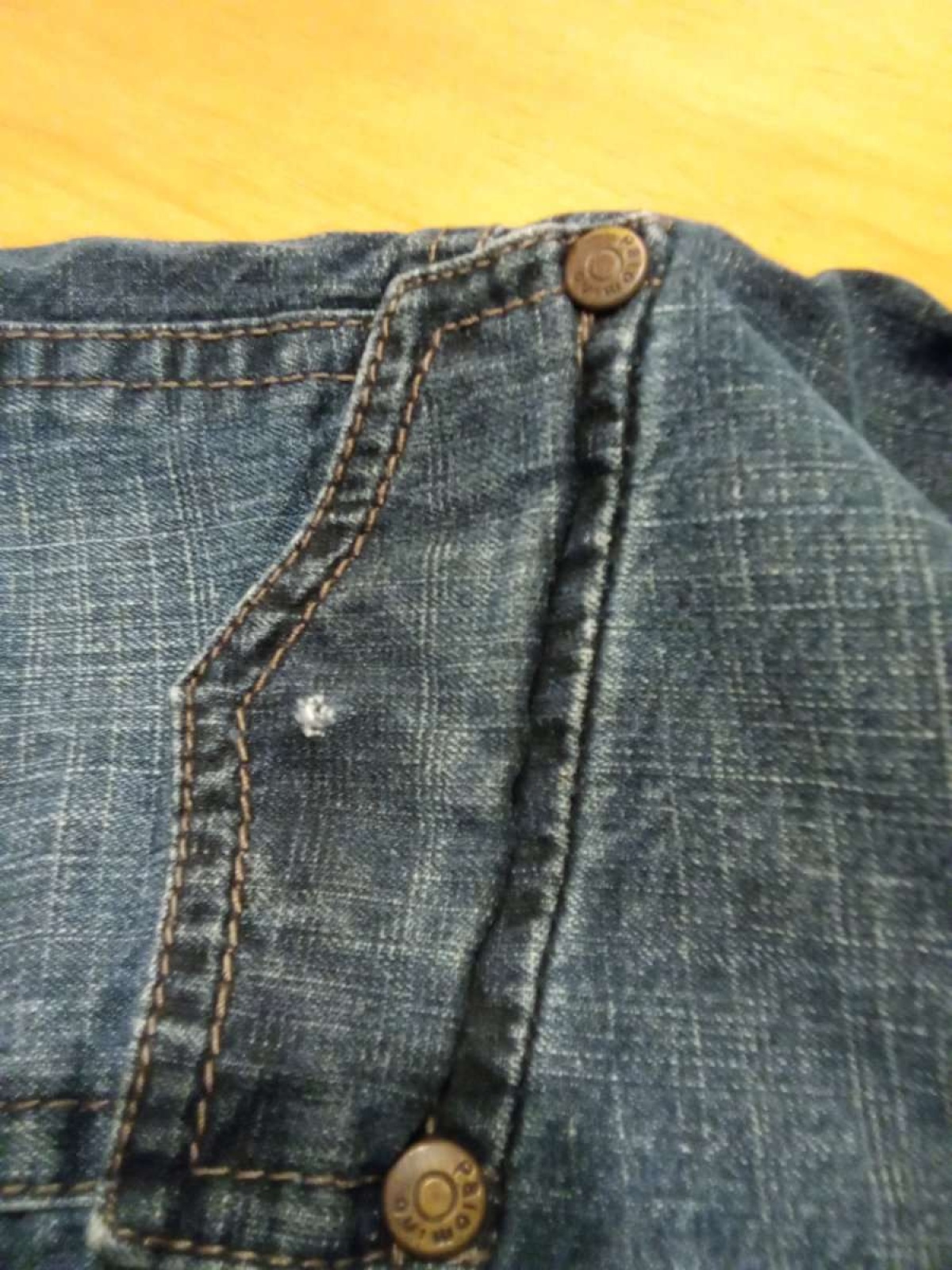 Sehr schöne kurze Jeans Hose von Palomino in gr. 110 abzugeben , an einer Tasche fehlt ein Knopf