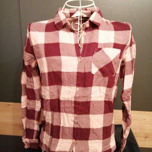 Sehr schöne Bluse von H&M in gr. 146 abzugeben.