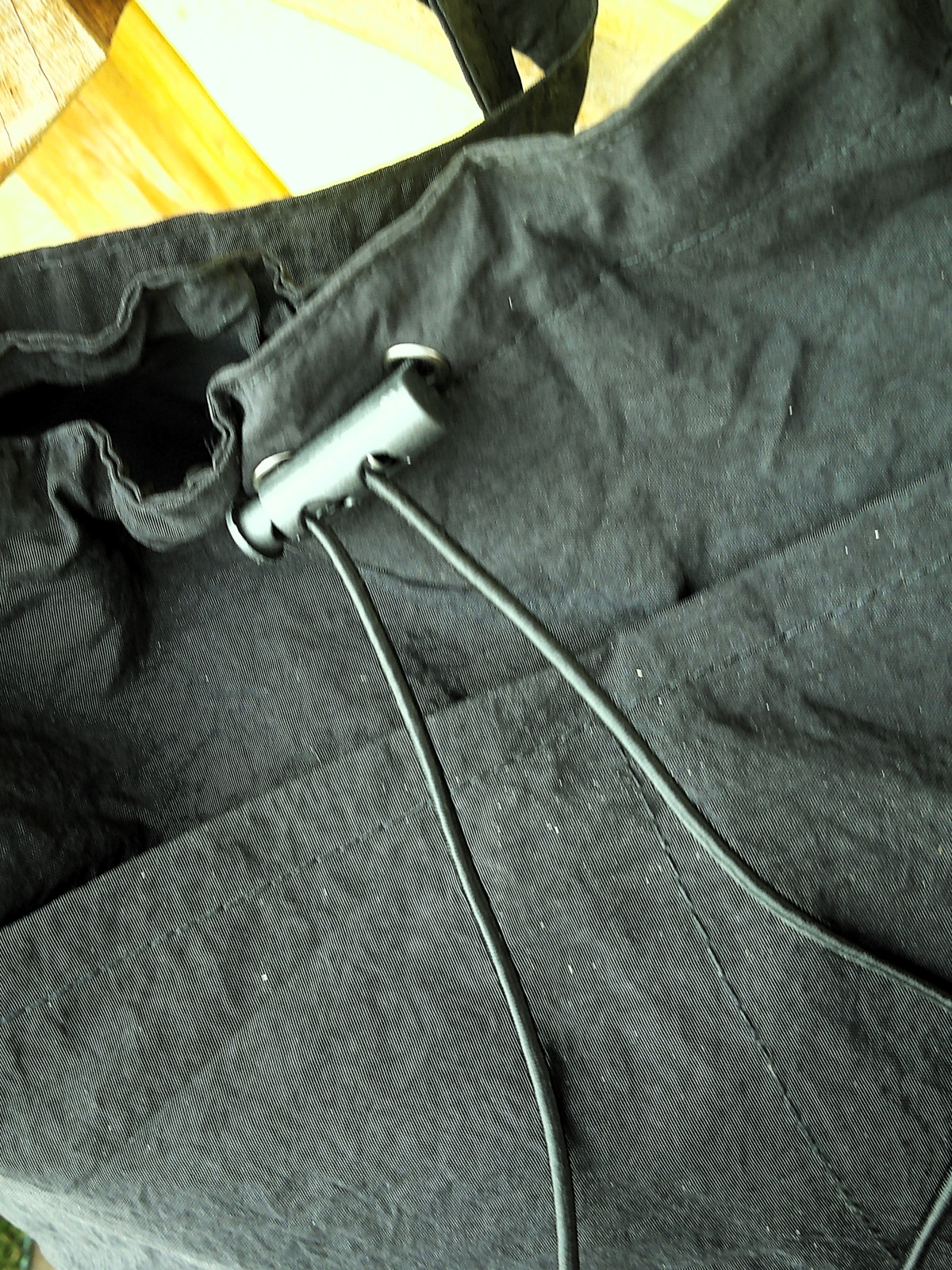 Umhängetasche Standtasche aus wasserabweisemden Taslan schwarz mit Dackel Applikation