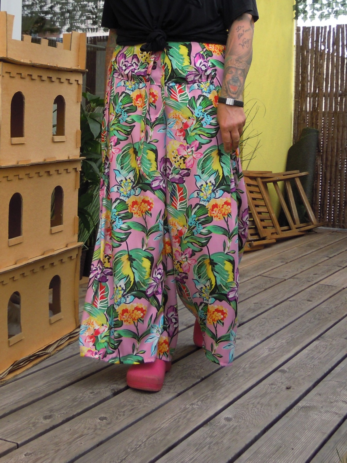 Wickelhose aus luftig leichter Viskose mit Blumenmotiv