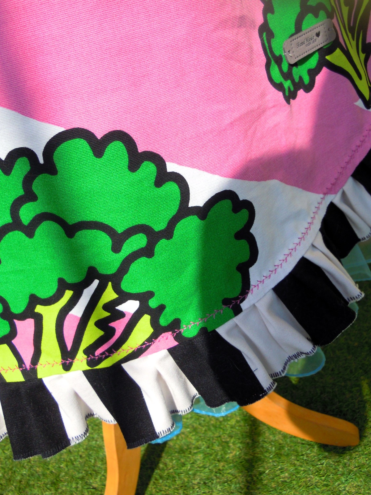 Latzrock Brokkoli mit Rüschen