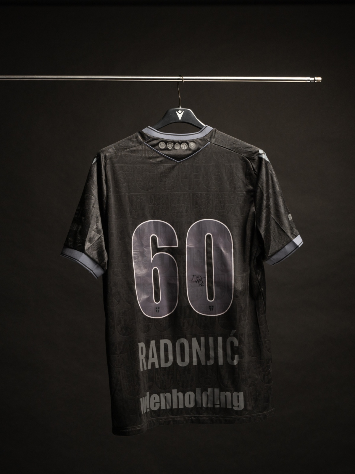 Austria Wien Matchworn Bezirkstrikot RADONJIĆ