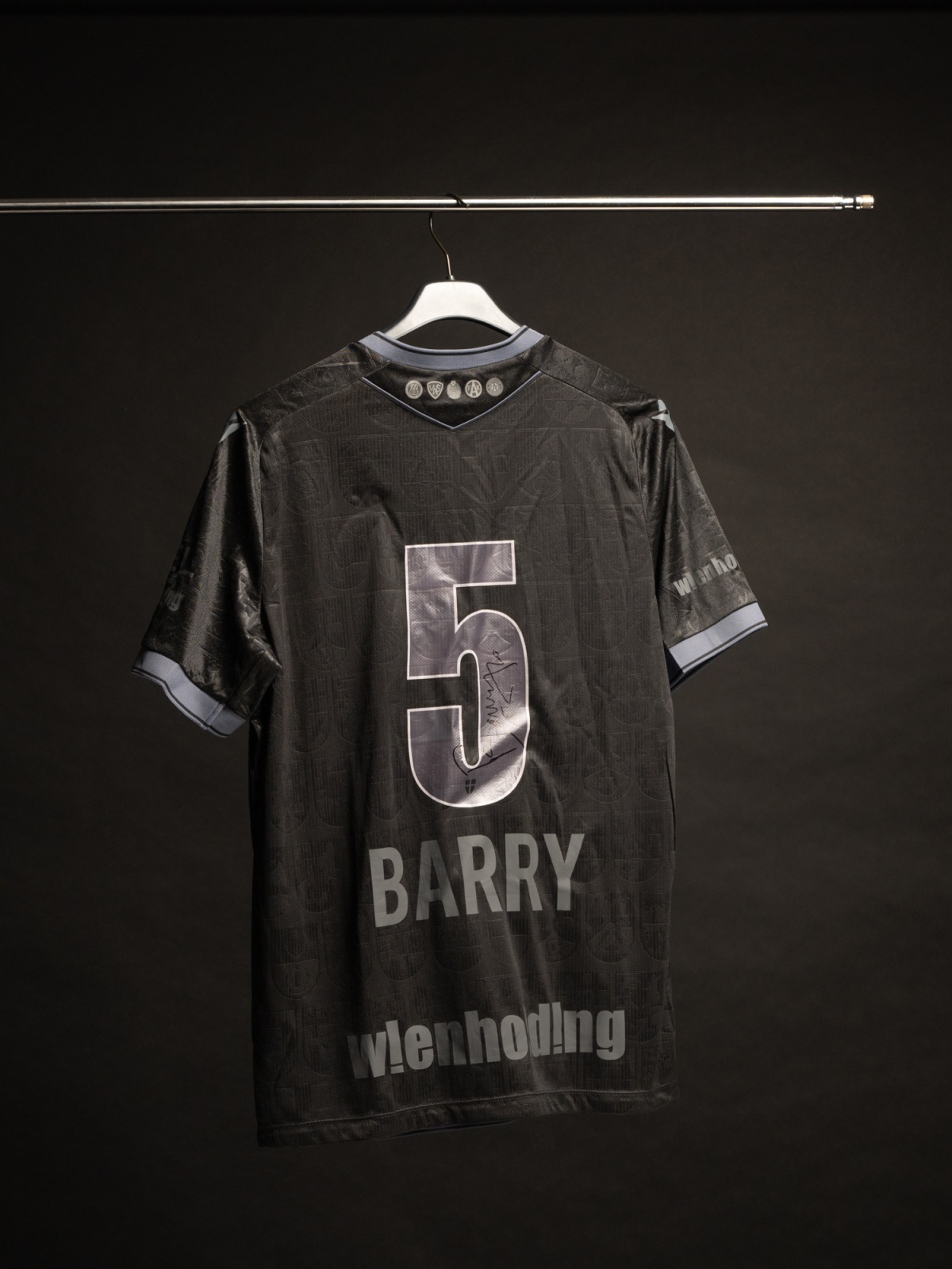 Austria Wien Matchworn Bezirkstrikot BARRY