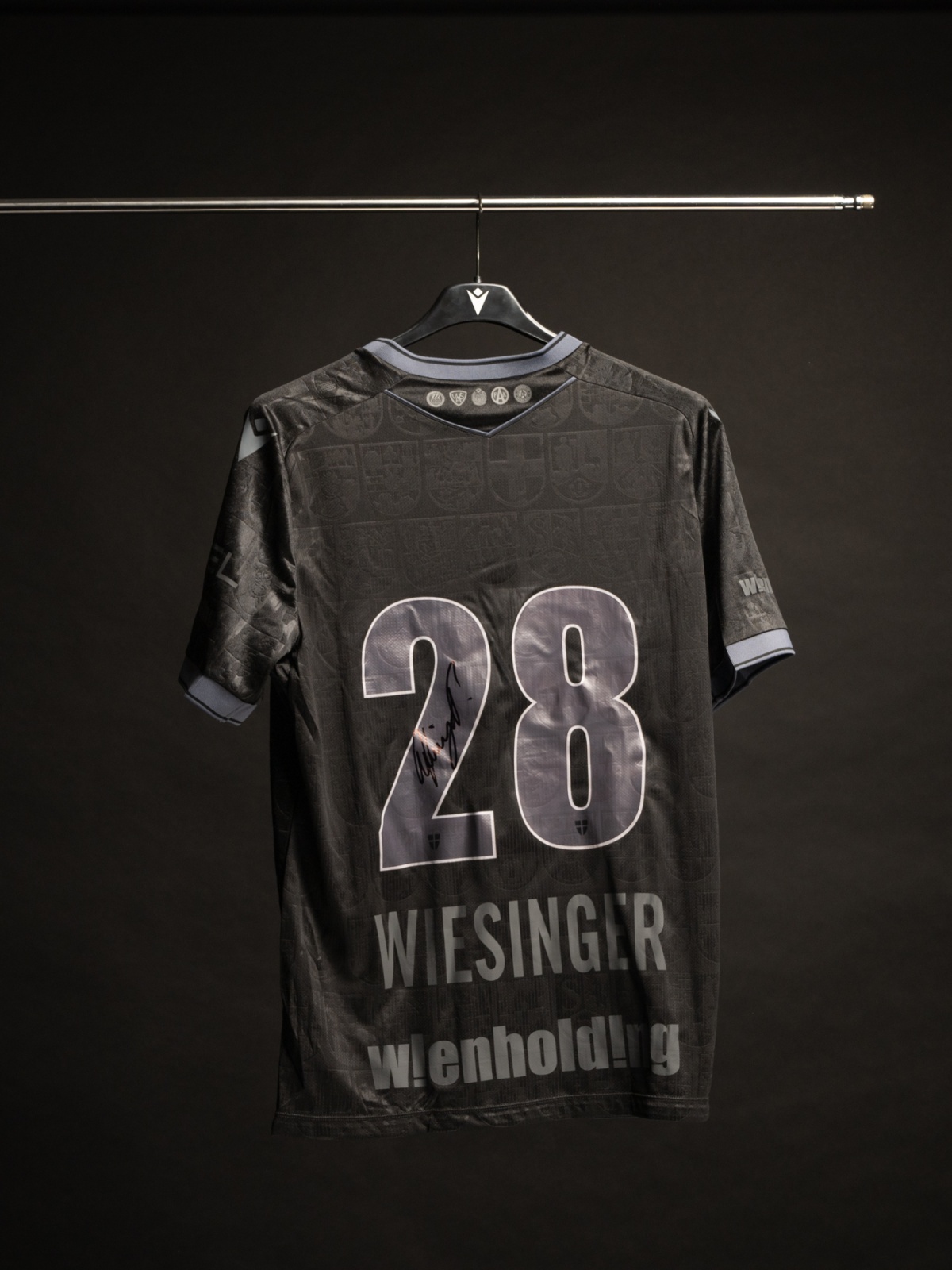 Austria Wien Matchworn Bezirkstrikot WIESINGER