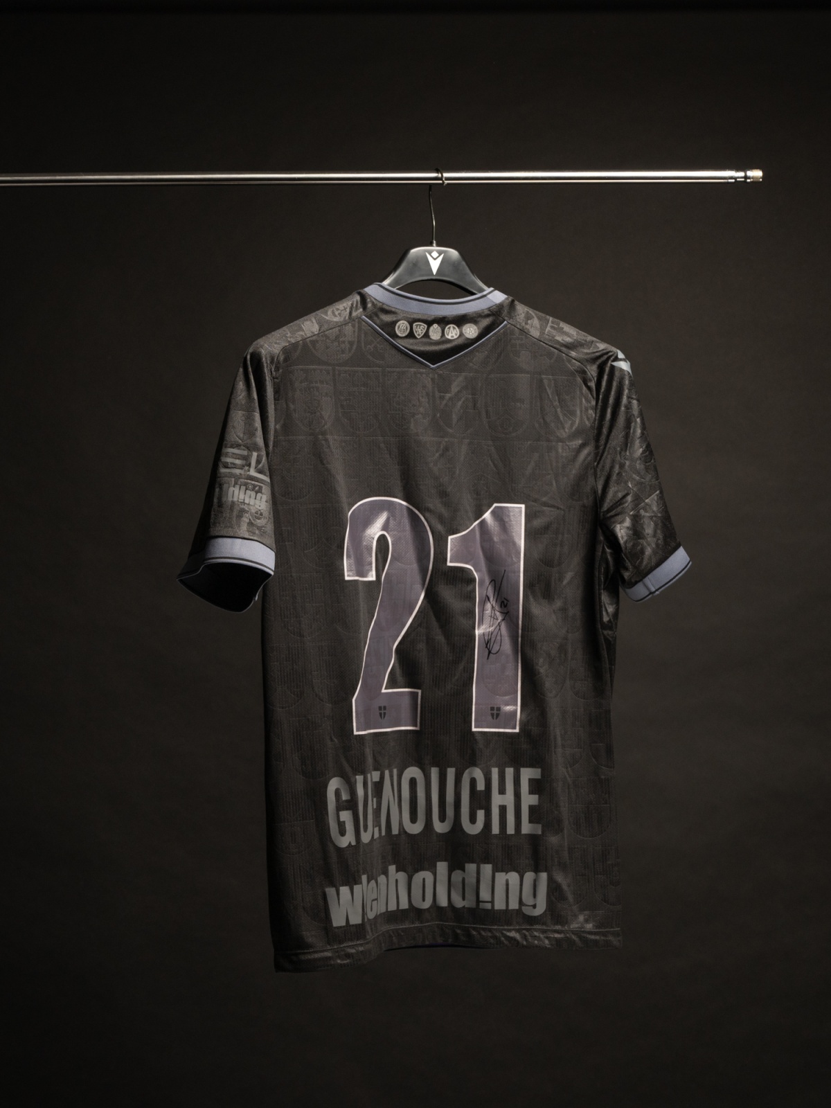 Austria Wien Matchworn Bezirkstrikot GUENOUCHE