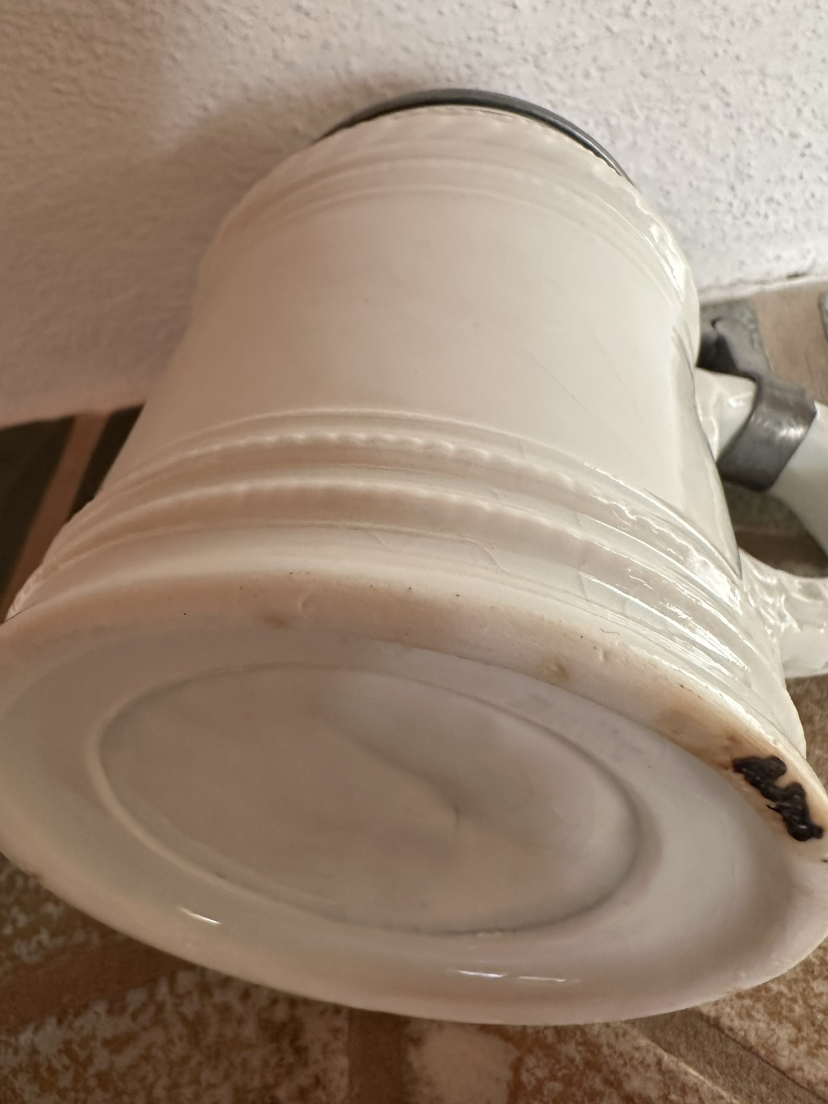 Wunderschöner seltener Reservistenkrug mit Bild und Spruch des Dichters Ludwig Uhland, mit Bodenbild