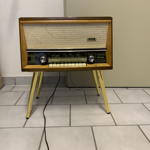 Alter Radio & Plattenspieler