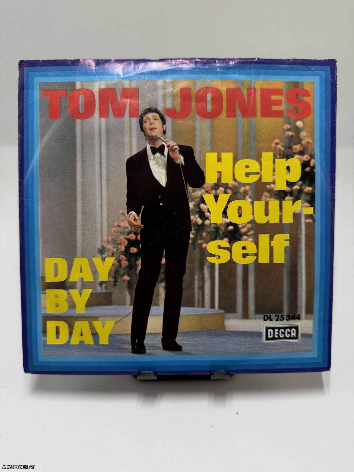 Single / Tom Jones – Help Yourself / Day By Day