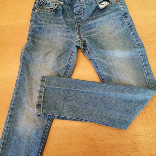 Jeans in gr. 140
