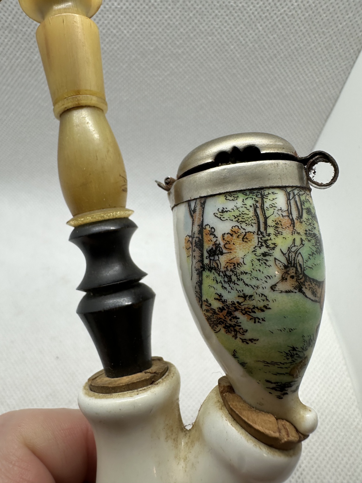 Antike Gesteckpfeife mit zwei Porzellanköpfen Jagdmotiv (Reh, Auerhahn)