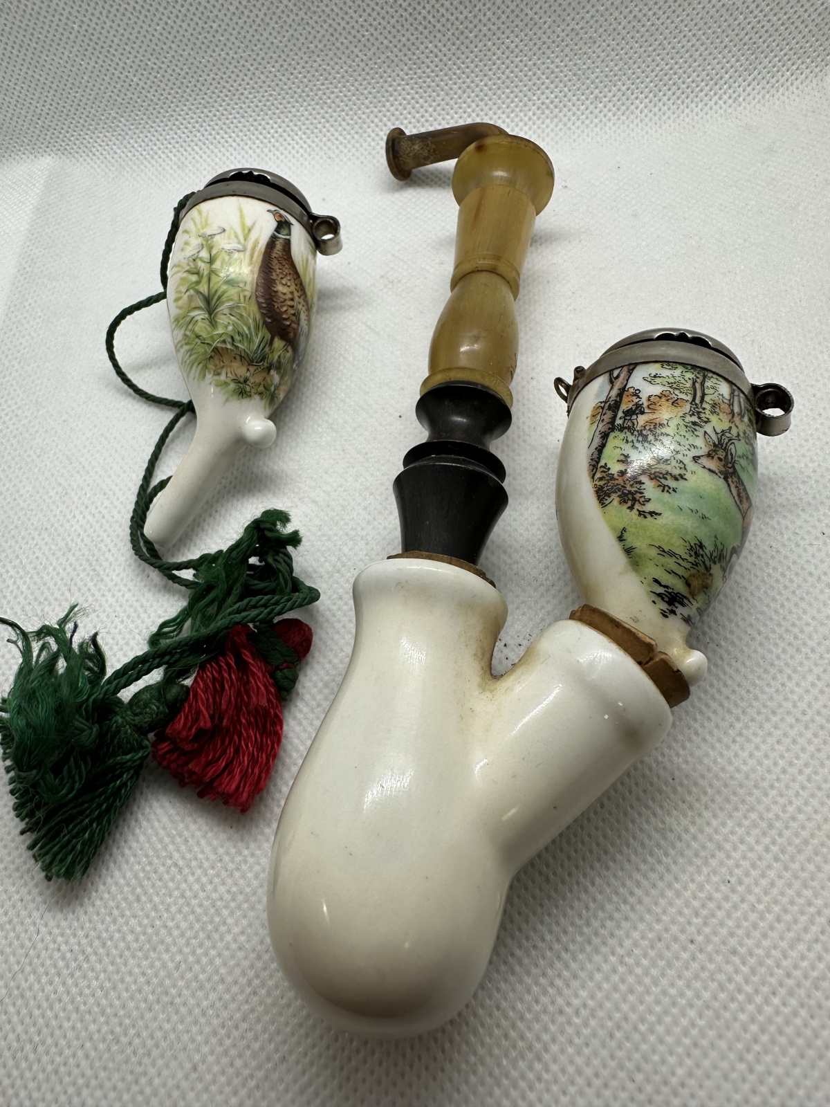 Antike Gesteckpfeife mit zwei Porzellanköpfen Jagdmotiv (Reh, Auerhahn)