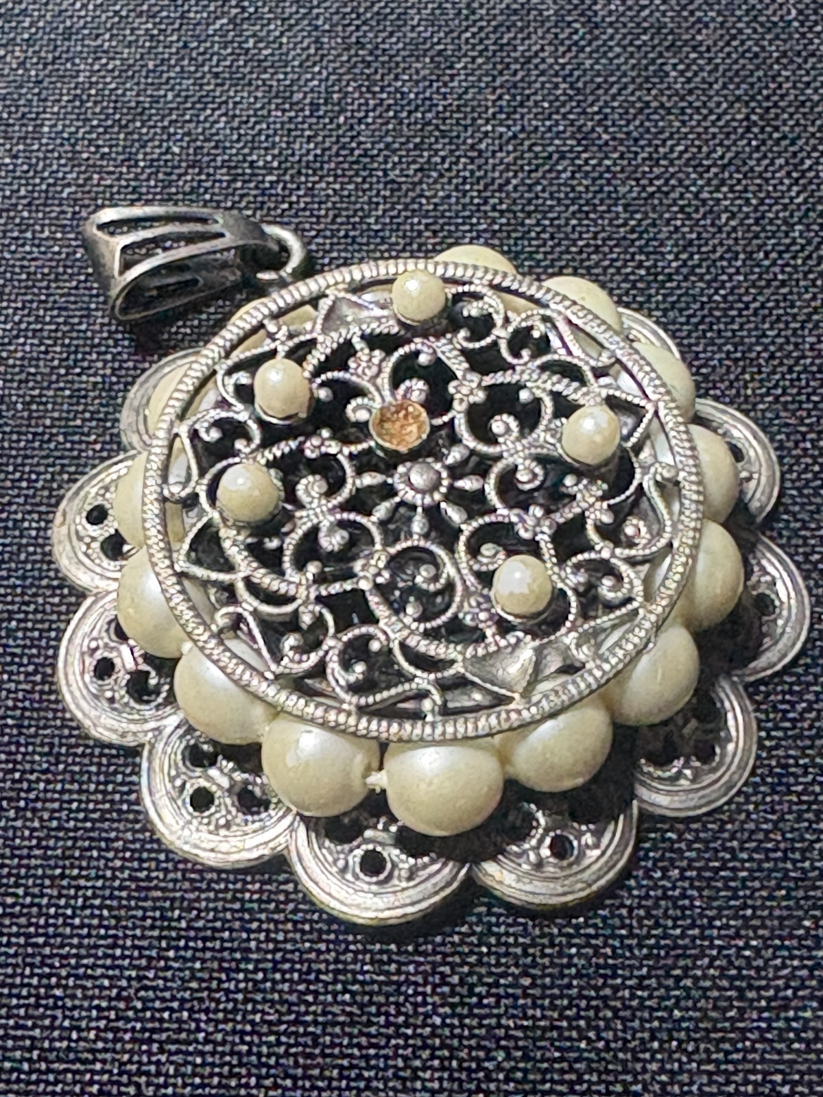 antiker Anhänger UdSSR mit Perlen und Filigran