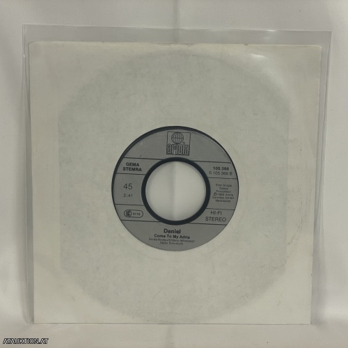 SINGLE / Daniel – Julie