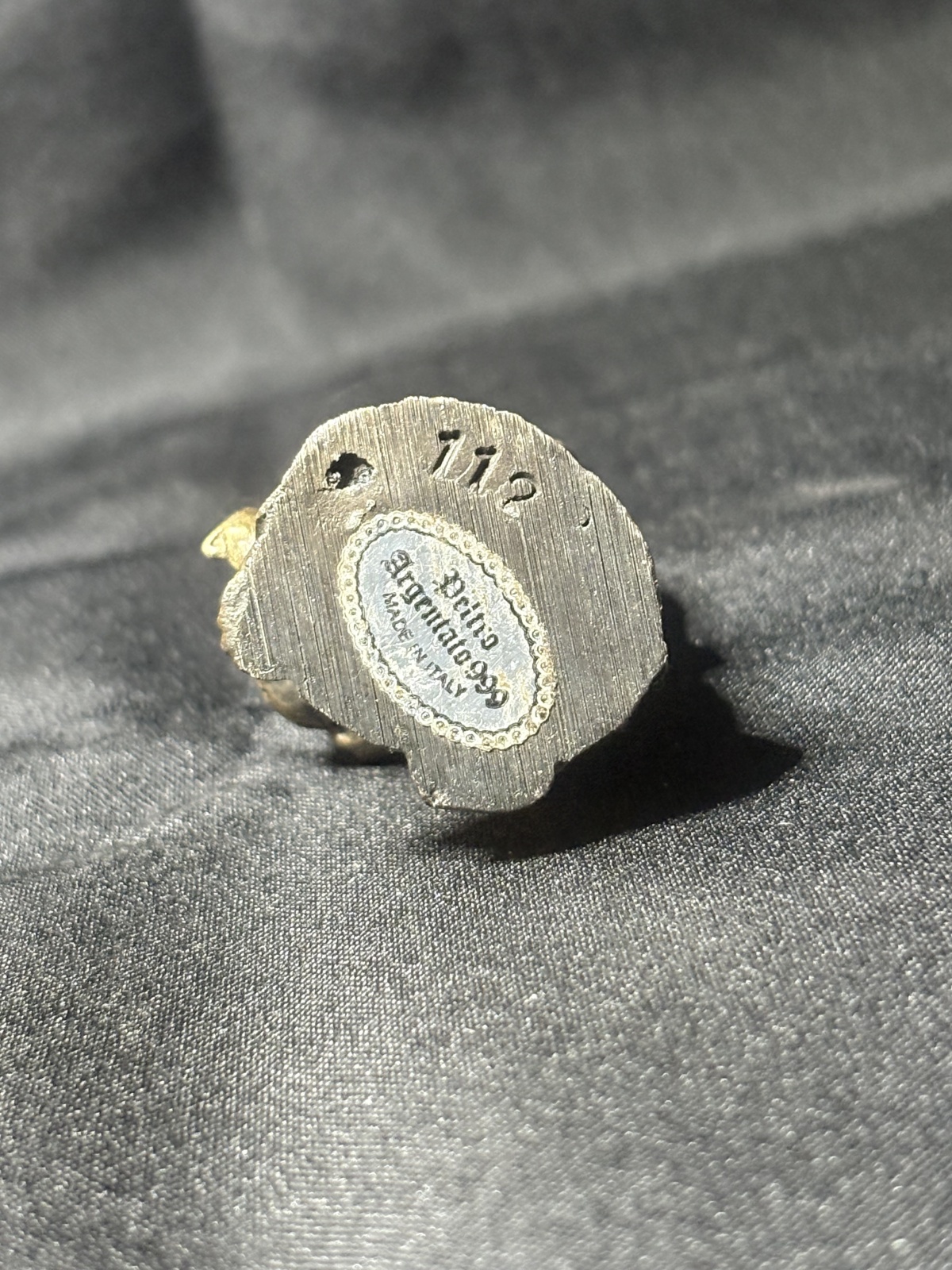 Italienische Bronzefigur eines pfeifenden Mönchs