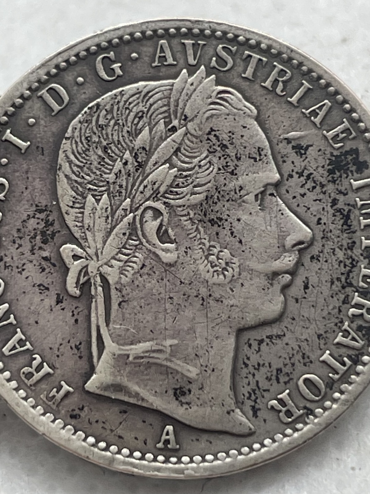 Brosche aus Silber-Münzen gefertigt