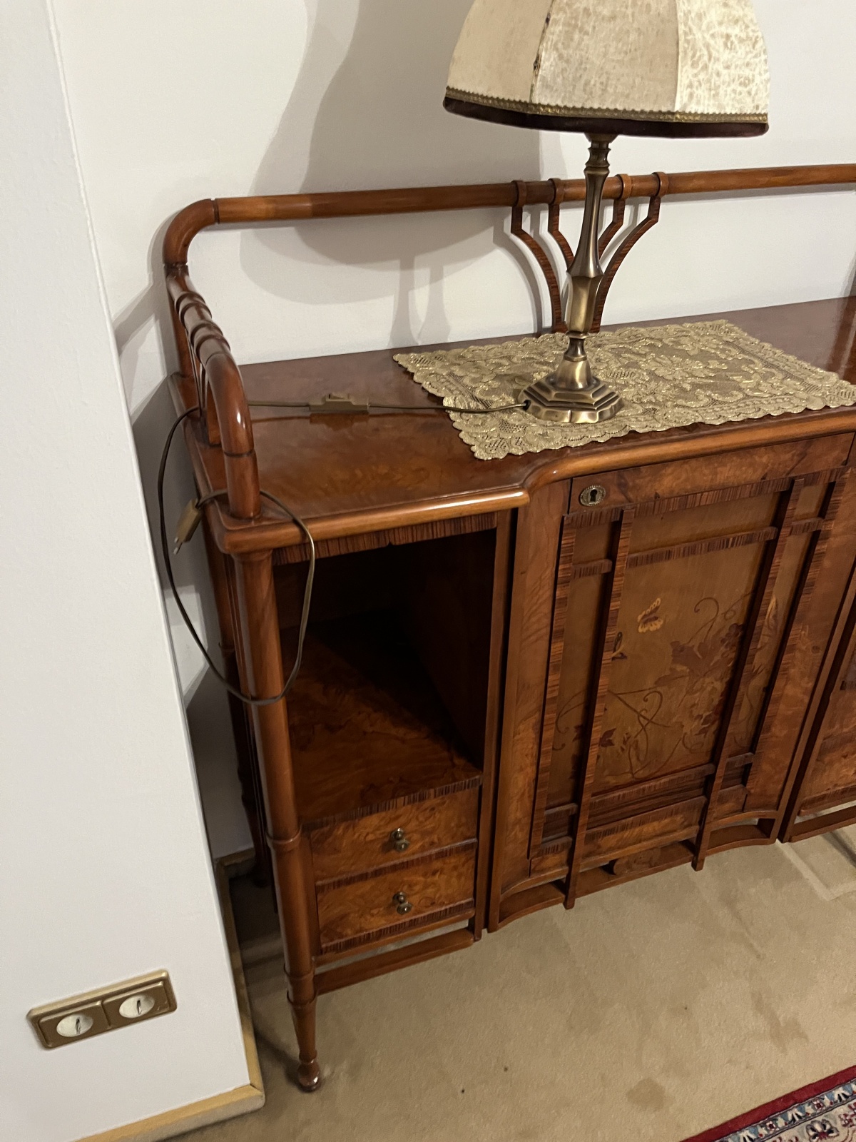 Vitrine/Anrichte/Kommode (13)