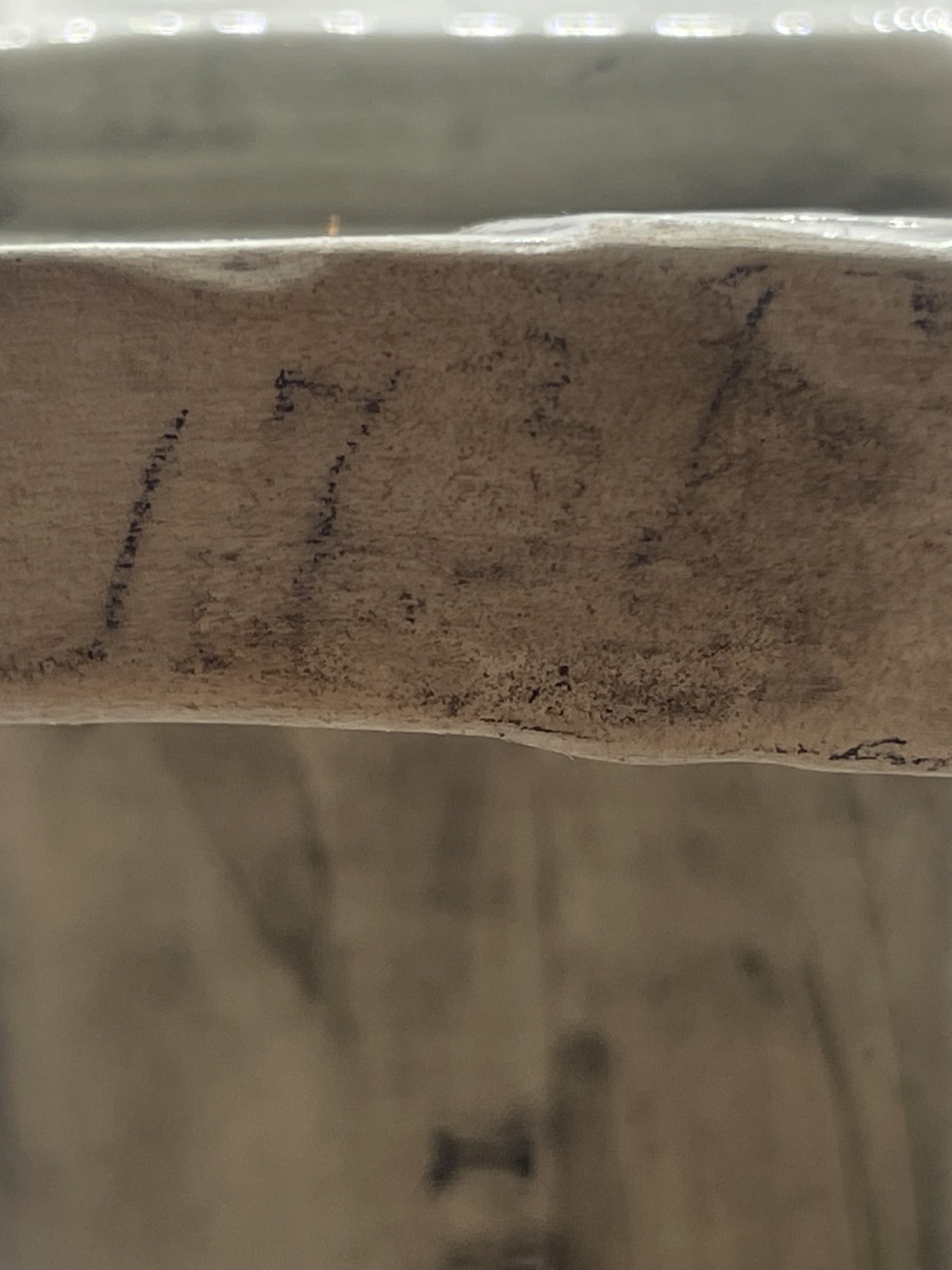 Große alte Royal Dux Bohemia Porzellanfigur mit Fehler "Dame auf Bank mit Hund"