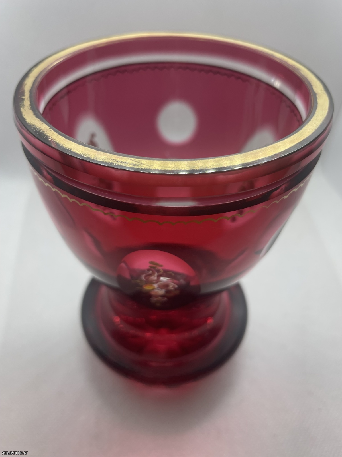 Antiker Fussbecher rot mit Emailmalerei