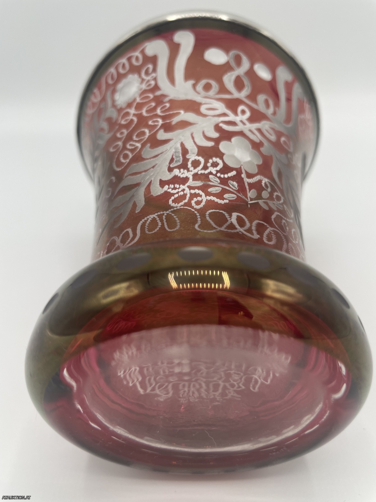 Antiker Fussbecher mit Silberrand