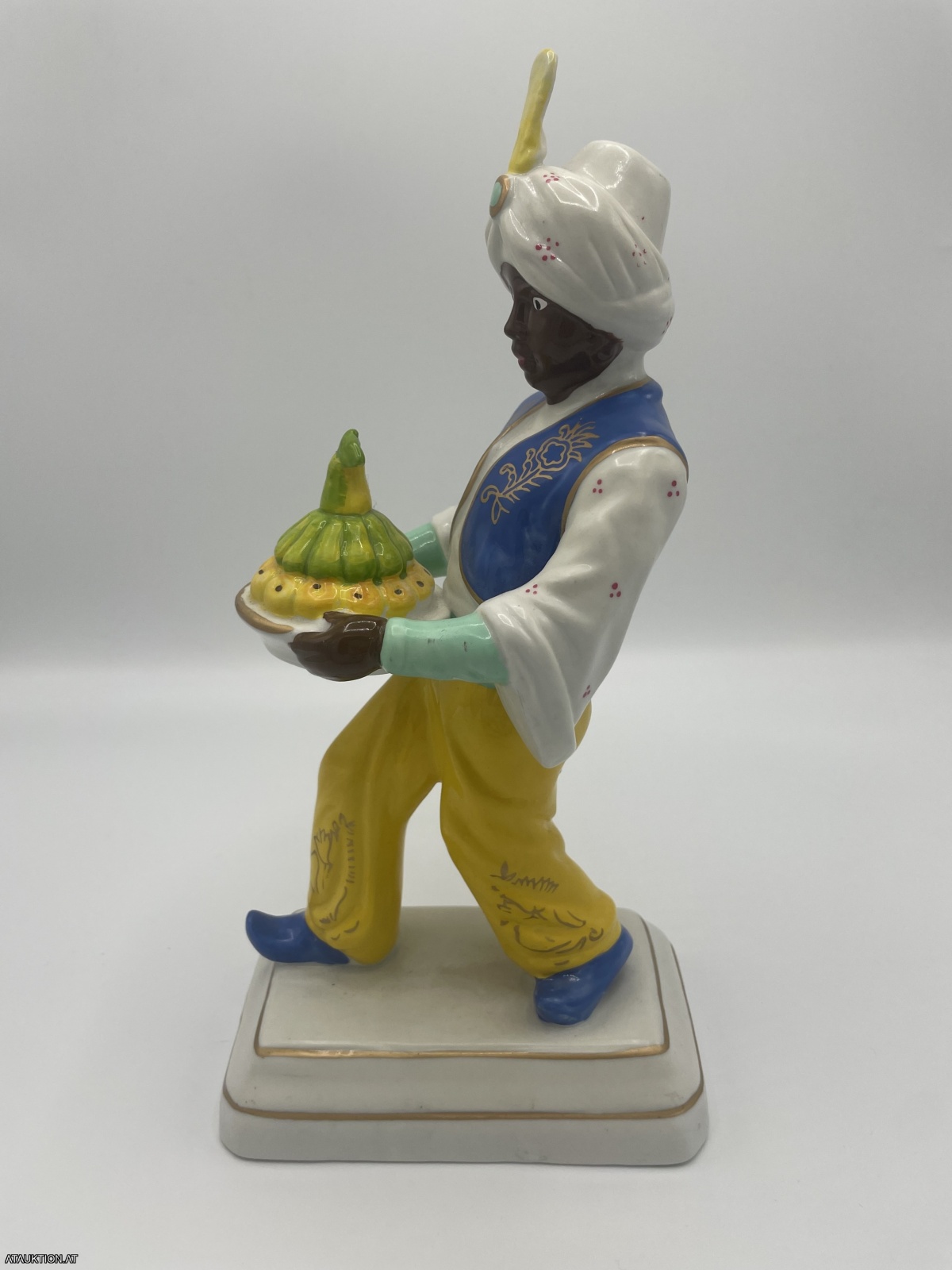 Seltene Neundorf Porzellan Figur