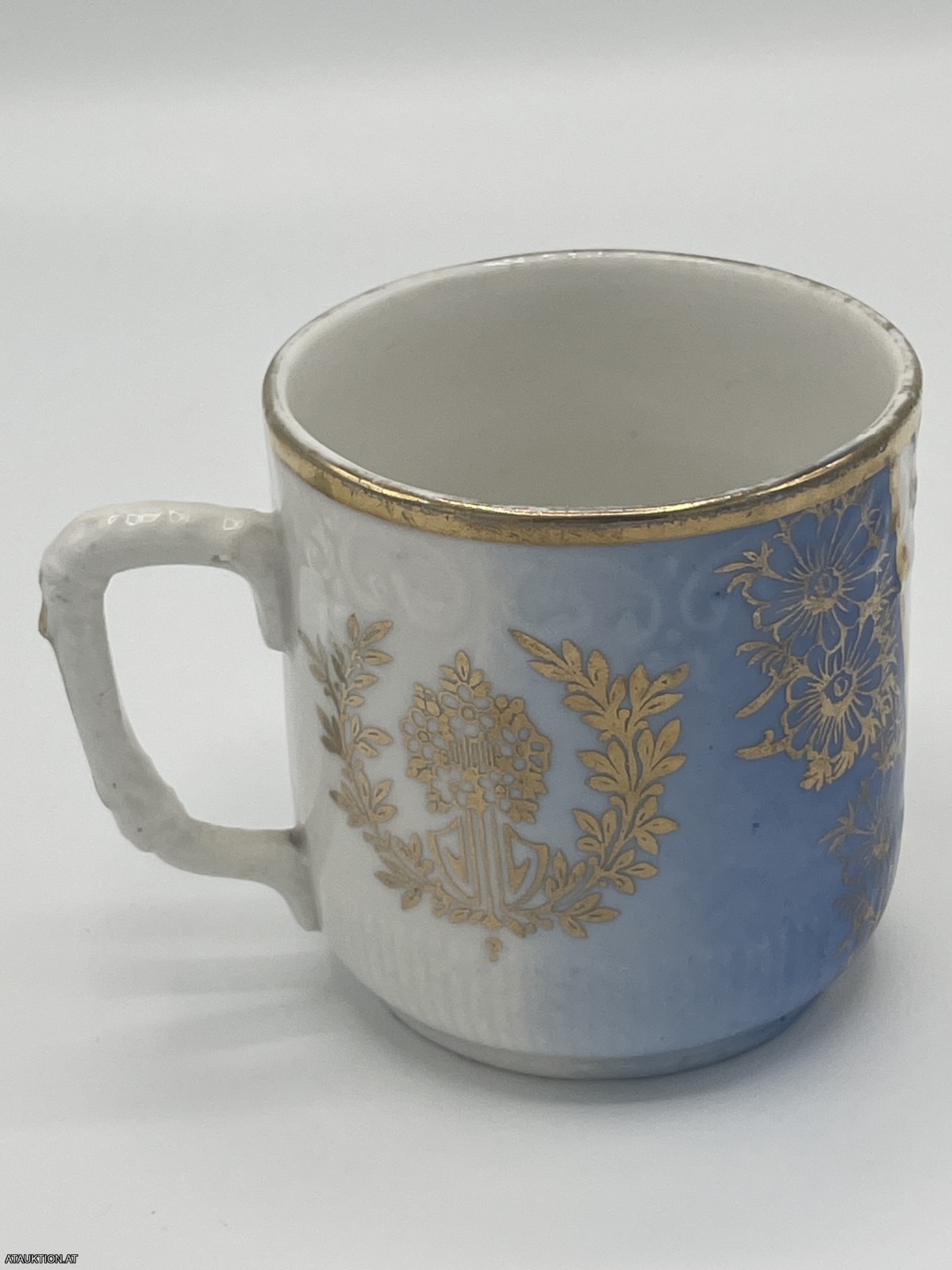 Wunderschönes antikes Rosenhäferl mit Goldverzierung