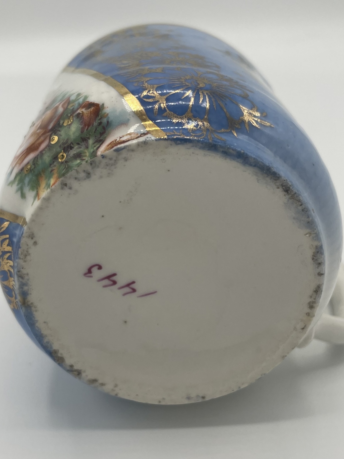 Wunderschönes antikes Rosenhäferl mit Goldverzierung