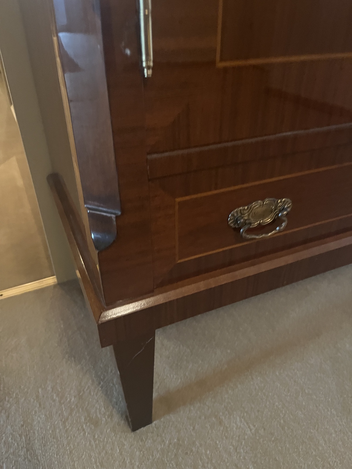 Schöne kleine Kommode / Kasterl mit Türen und Lade (20)