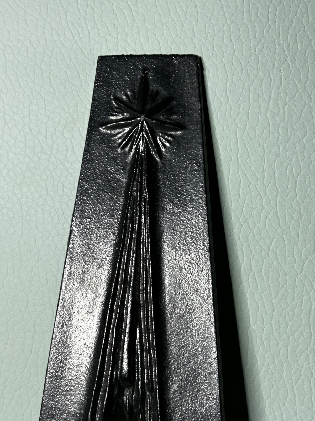 Bronze Figur Kind im Wiege