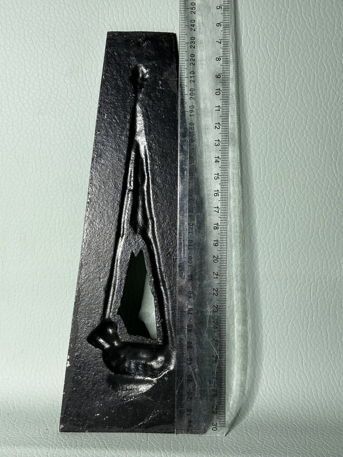 Bronze Figur Kind im Wiege