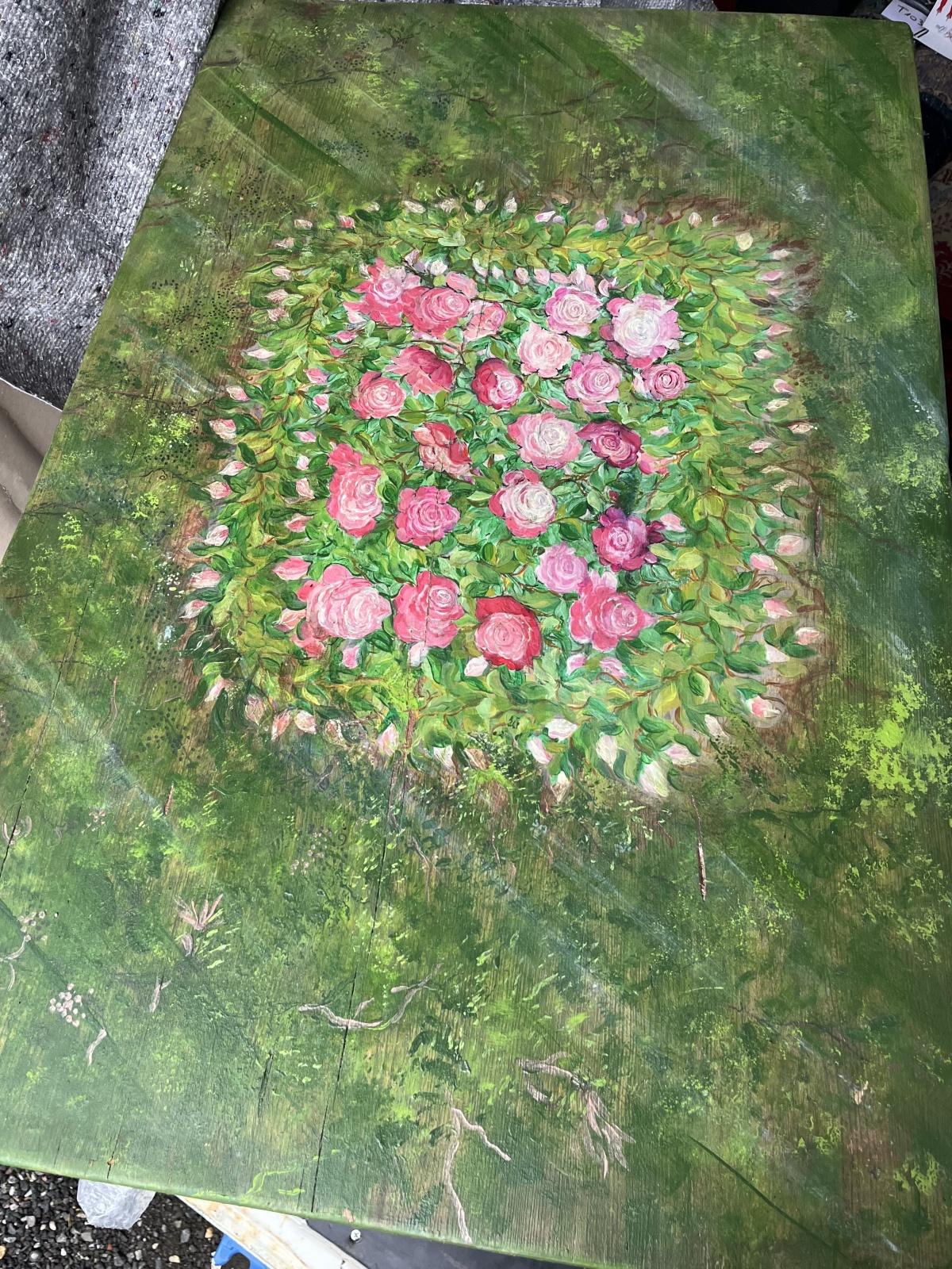 Schön bemalter Tisch - James