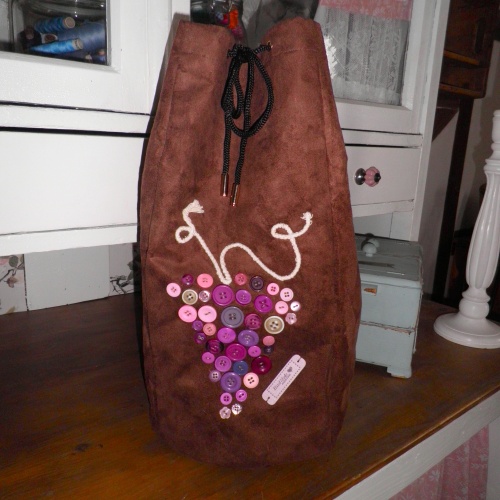 Seesack Rucksack Veganes Kunstleder braun mit Knopf Applikation