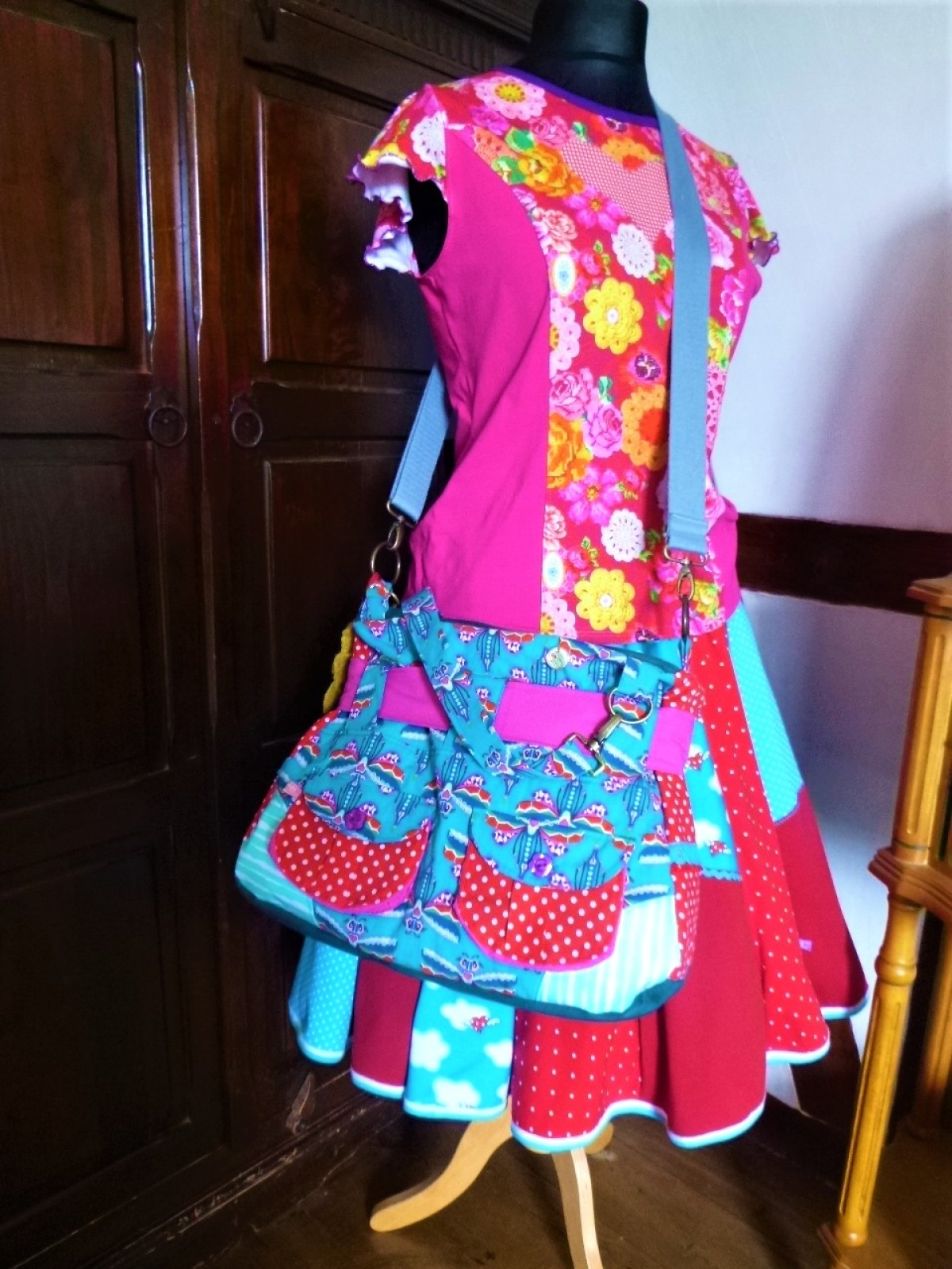 Umhängetasche Handtasche Schultertasche Kunterbunt Platzwunder mit vielen Details