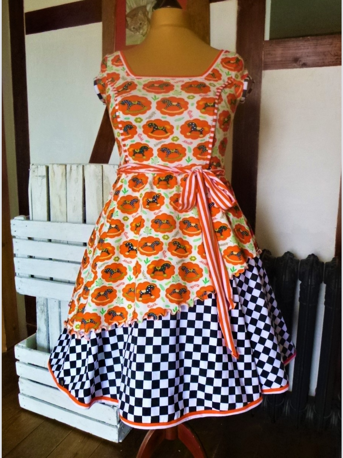 Rockabilly Fiefties Kleid mit Retro Pferde Schaukelpferd Jersey