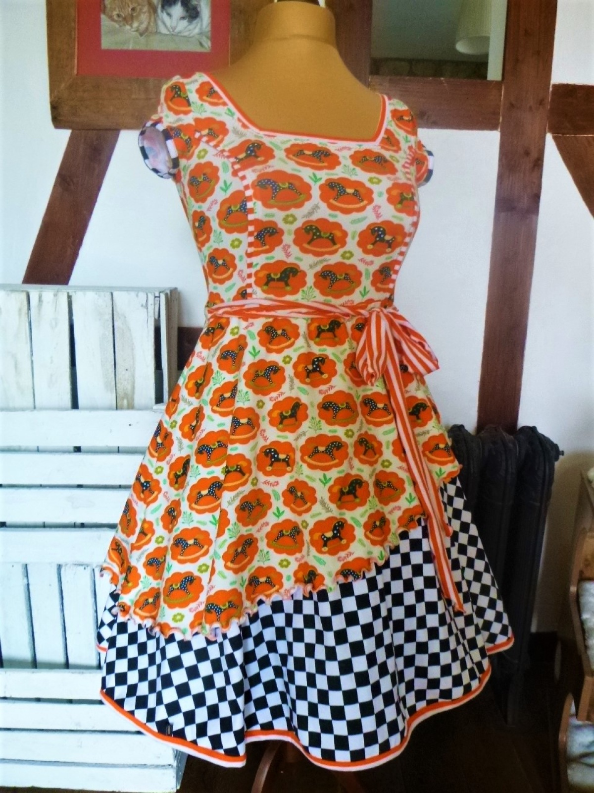 Rockabilly Fiefties Kleid mit Retro Pferde Schaukelpferd Jersey