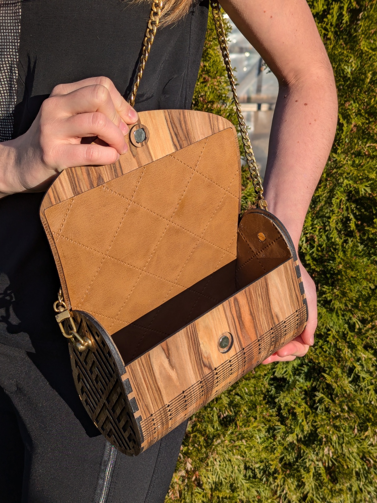 Design-Tasche Satin Nuss