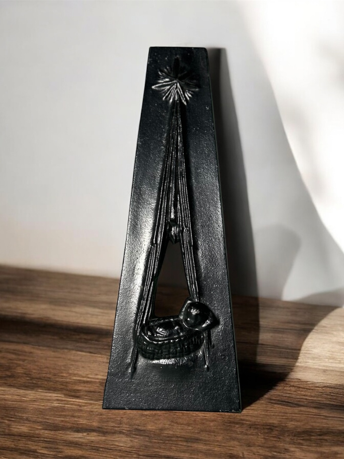 Bronze Figur Kind im Wiege