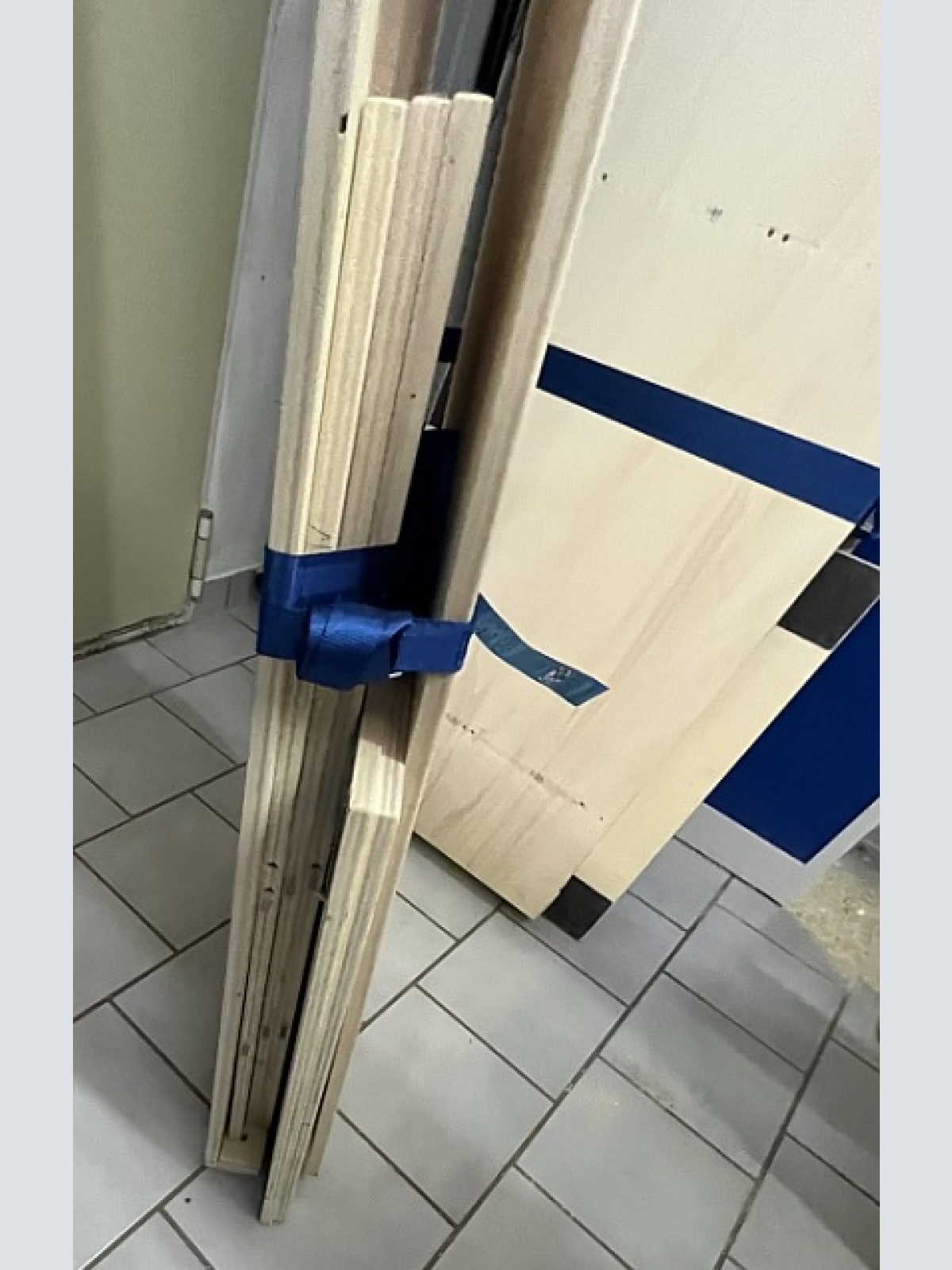 Bildständer - Staffeleien - 4 Stück / Holz