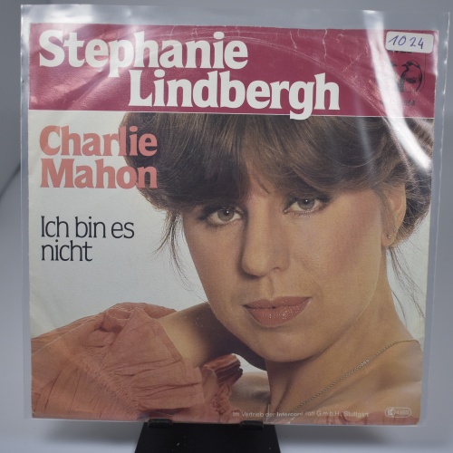 Single / Stephanie Lindbergh – Charlie Mahon